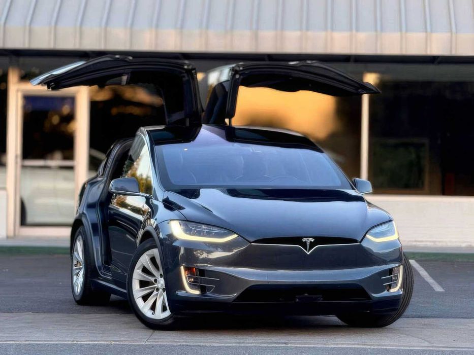 Tesla Model X      2016