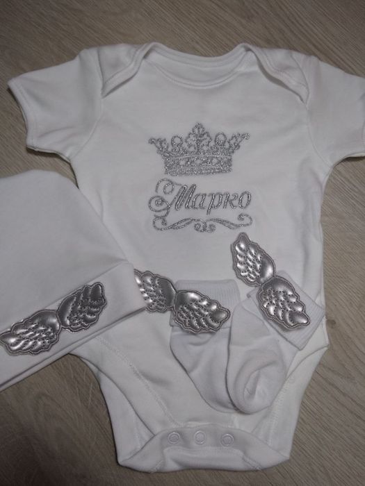 Боді з крилами та вишивка