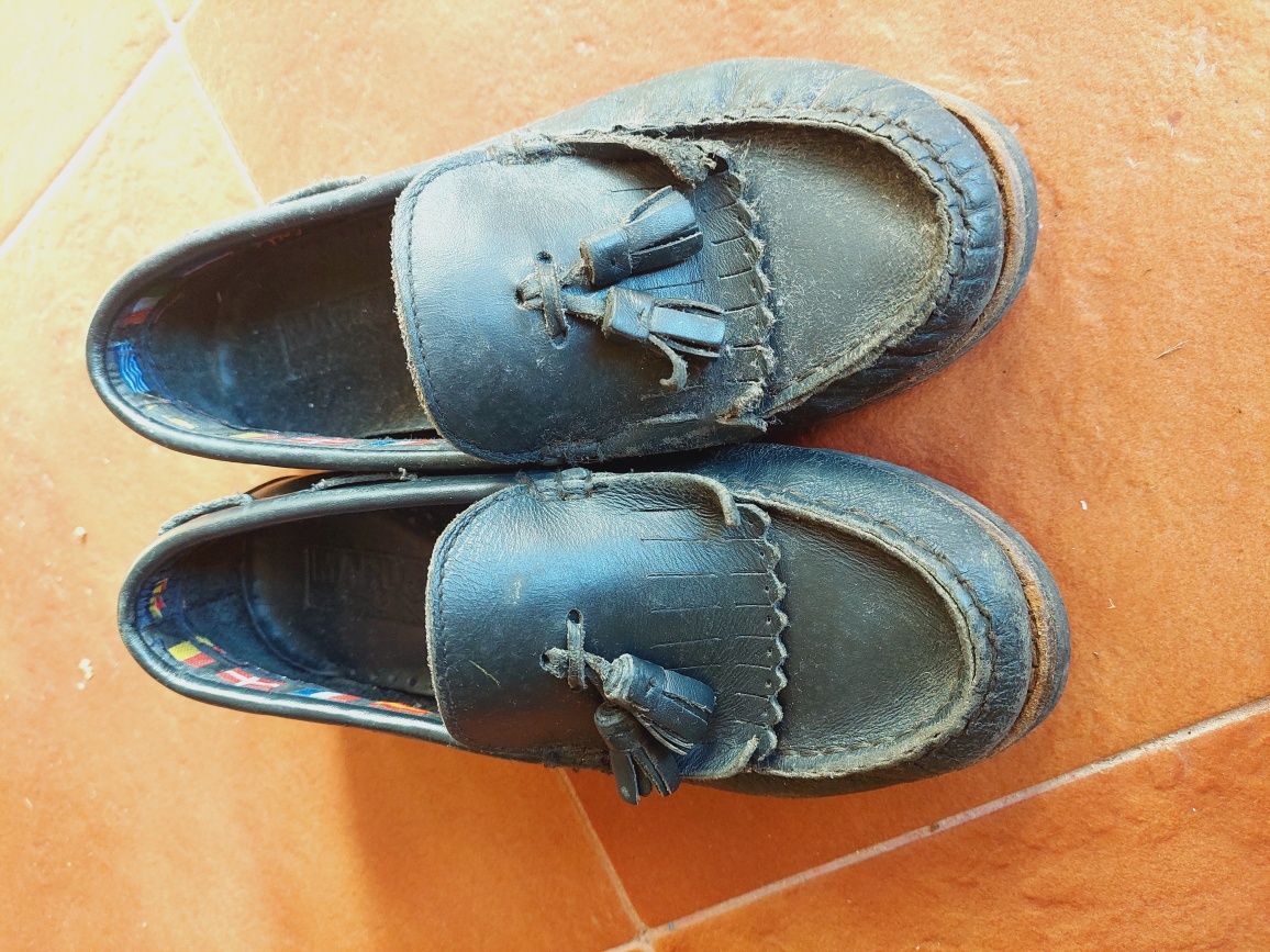 Sapatos azuis clássicos
