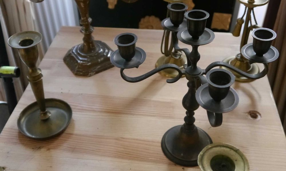 Mosiężny zestaw ozdobnych świeczników-002