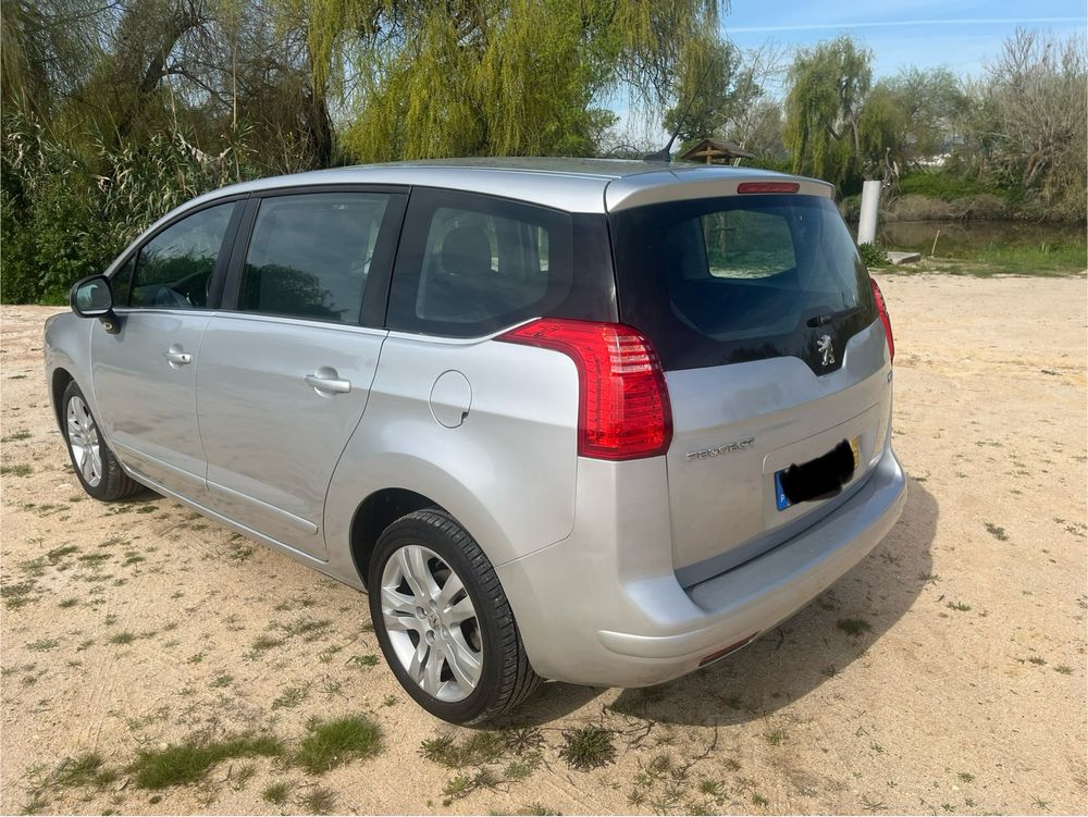 Peugeot 5008 / 2012   5 lugares