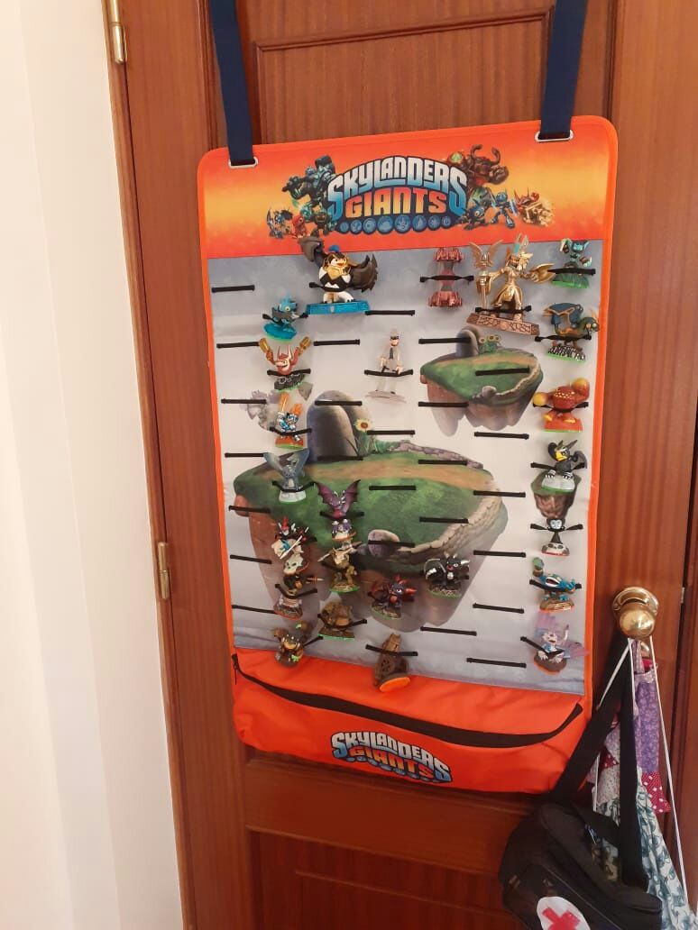 Skylanders giant. Suporte de porta para 60 figuras selado