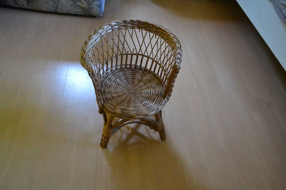 wiklinowy fotelik dla dziecka