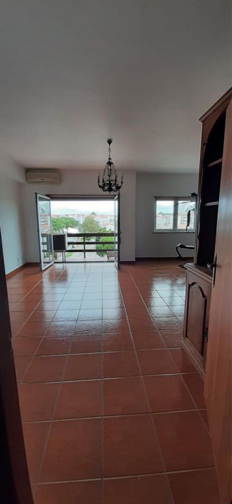 Arrendo suite+ 2 quartos mensal, ou apto T3 inteiro