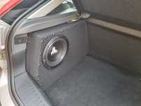Subwoofer do Ford Focus MK2 głośnik JL AUDIO 10W0v3-4
