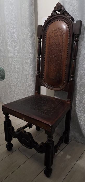 Conjunto 8 cadeiras de mogno e couro