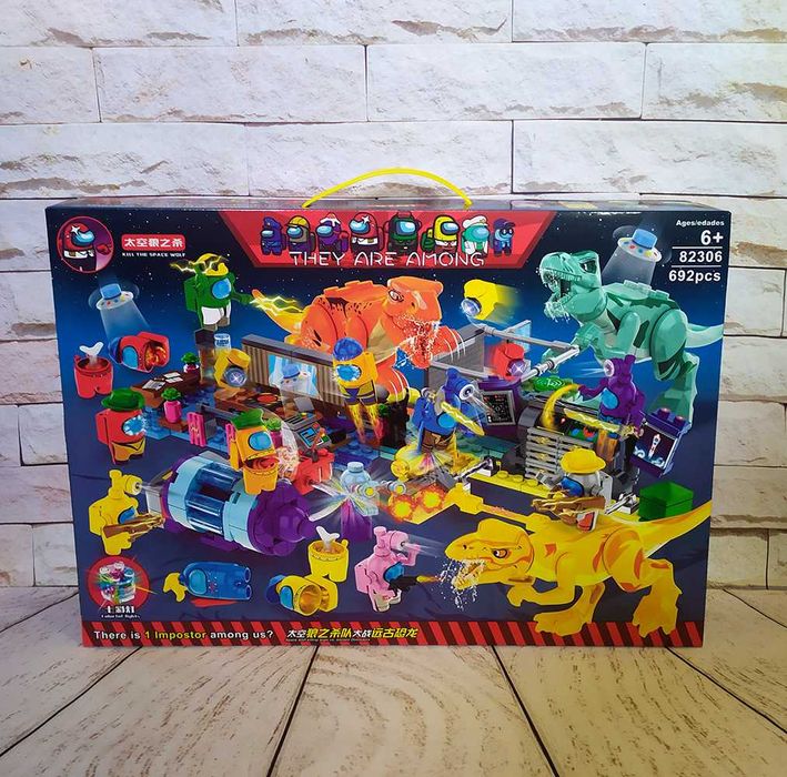 Огромный Лего Амонг Ас против Динозавров, 692 детали. Lego AMONG US