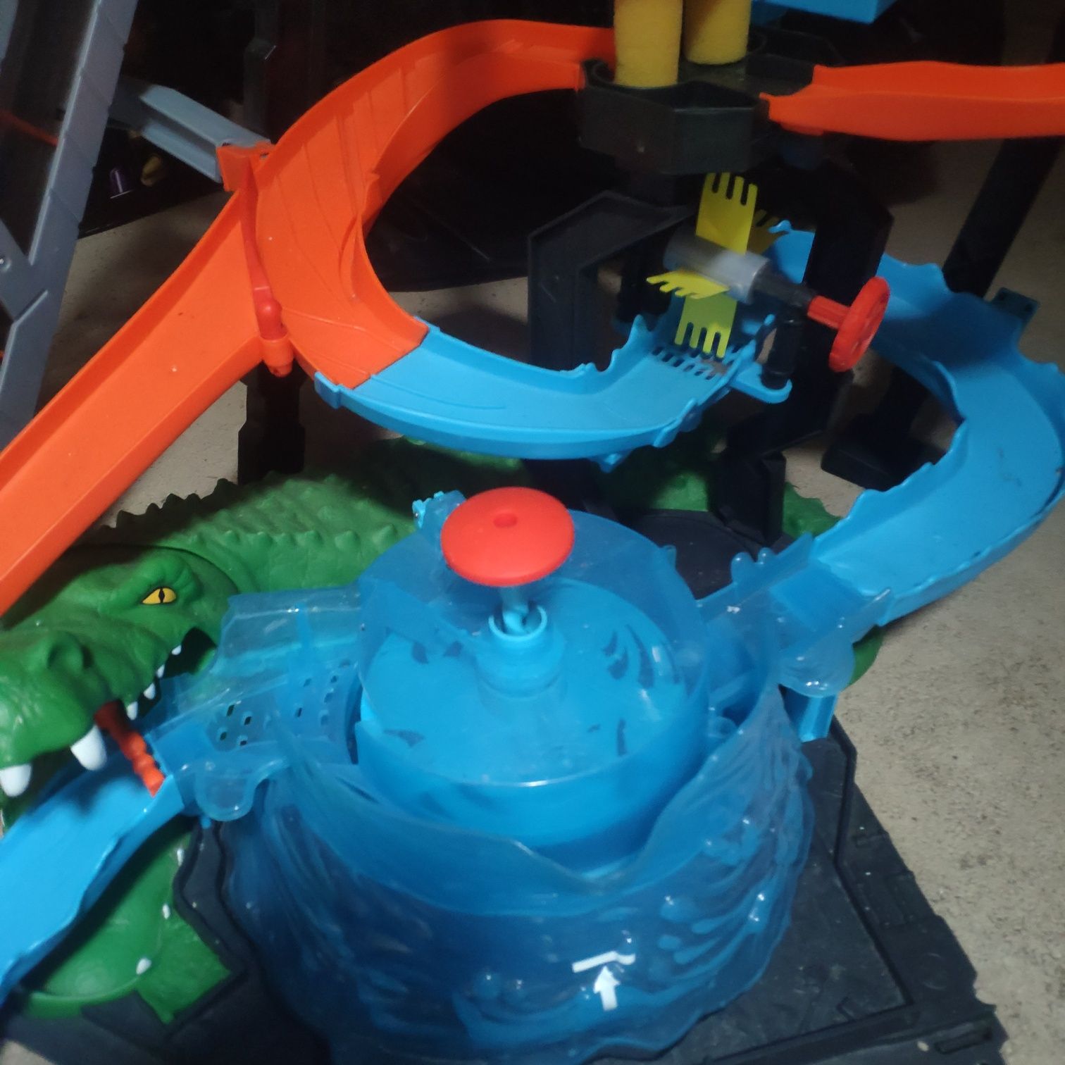 Ultimate gator car wash hotwheels