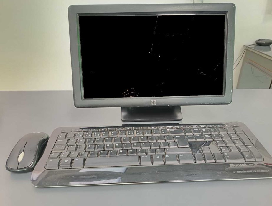Equipamento POS (Ecrã Tátil, impressora, gaveta e computador)