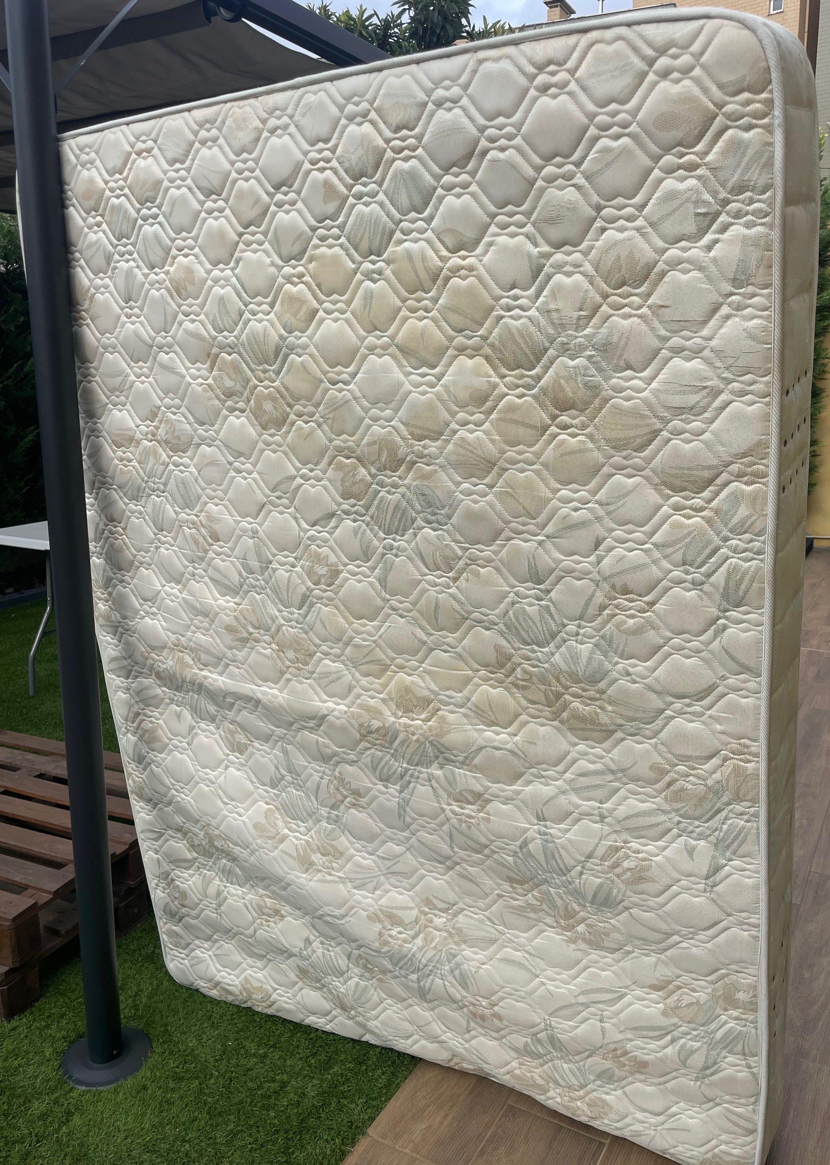 Colchão 1,90 x 1,40 – Tecnimola (Verão/Inverno) – Bom Estado