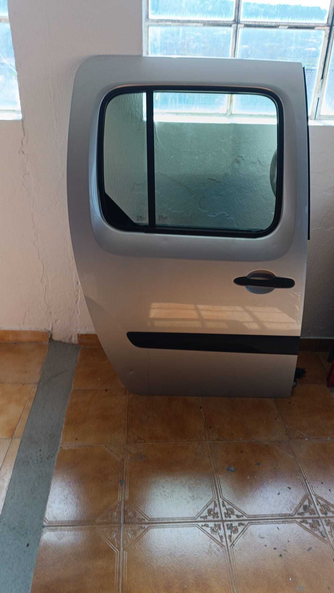 PORTA DE CORRER ESQUERDA E DIRT MERCEDES CITAN (W415