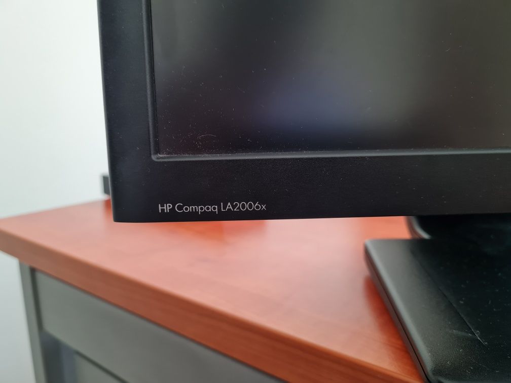 Monitor HP LA2006x