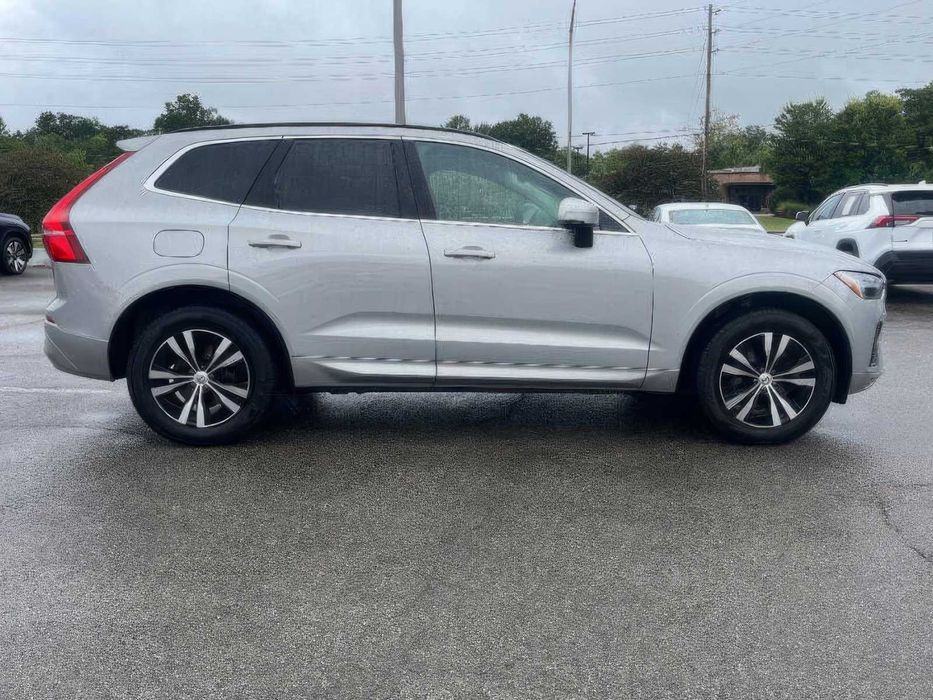 Volvo XC60 B5 Core      2023