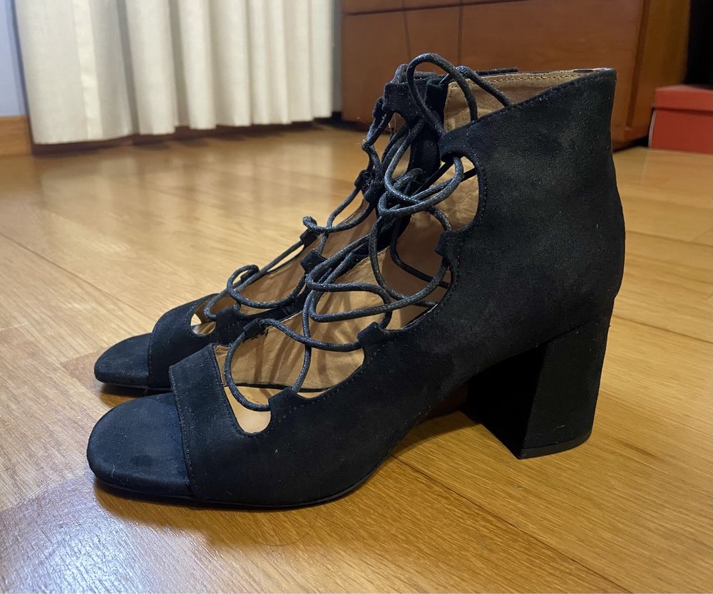 Sandálias altas preto Stradivarius