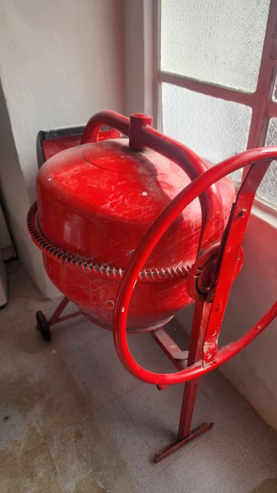 Betoneira 130l pouco usada, ainda na garantia