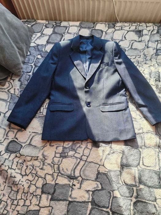 Do sprzedania garnitur dla chłopca na 152 cm + buty rozmiar 35.