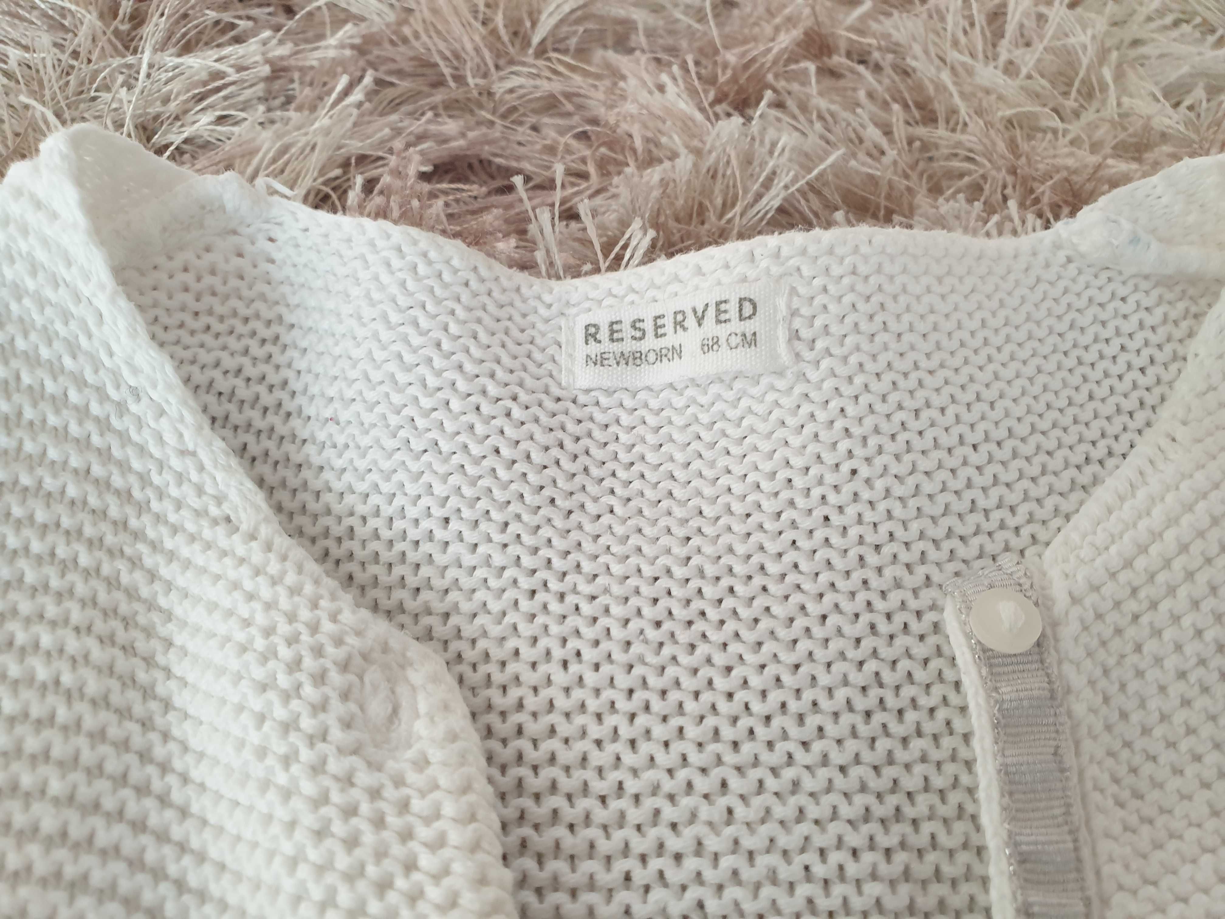 Sweterek Reserved w kolorze białym w r. 68