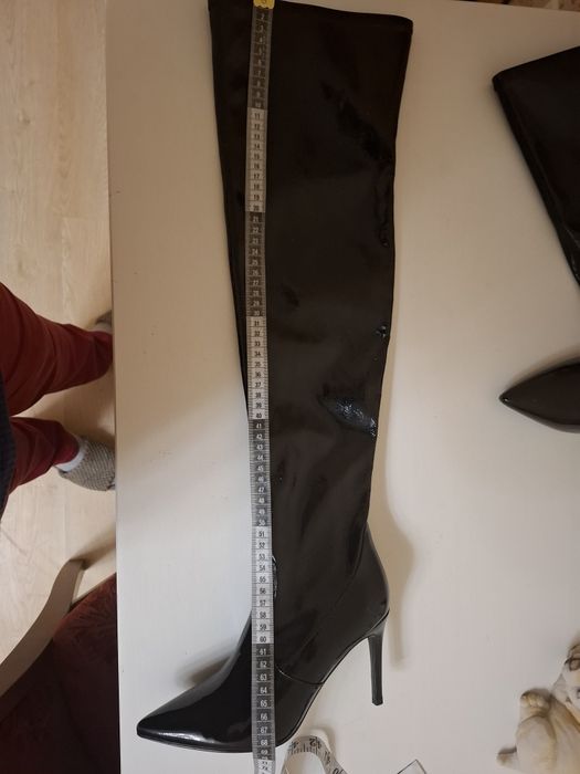 Вишукані лаковані ботфорди