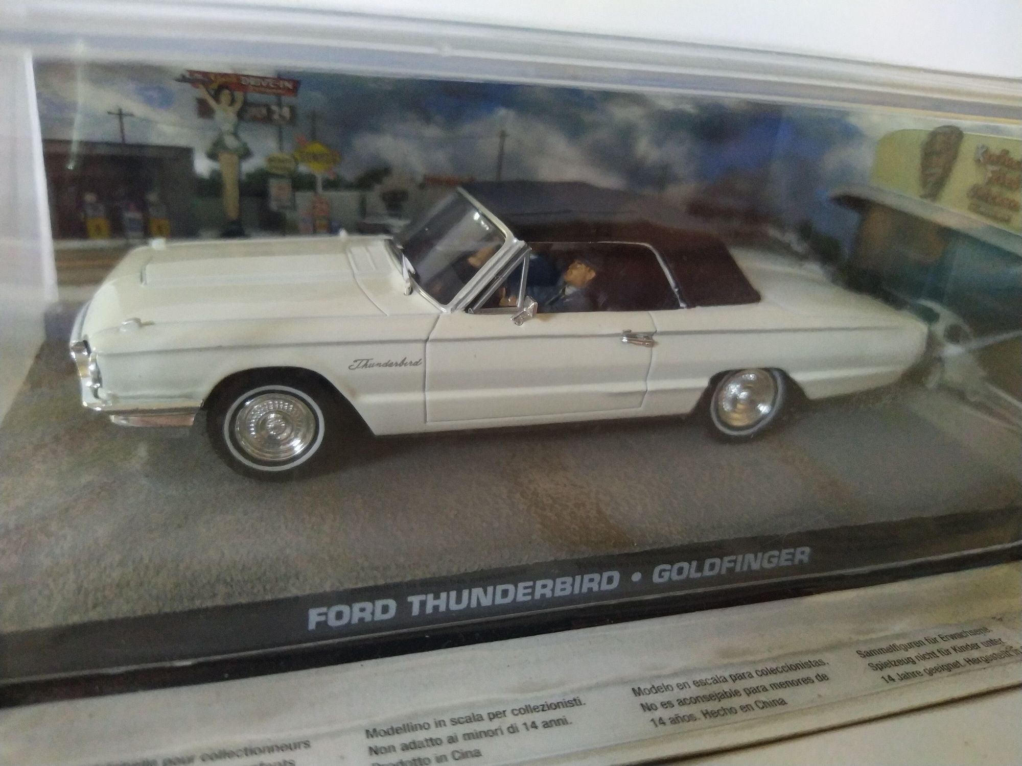 Ford Thunderbird " Goldfinger" figurki James Bond  Skala 1:43