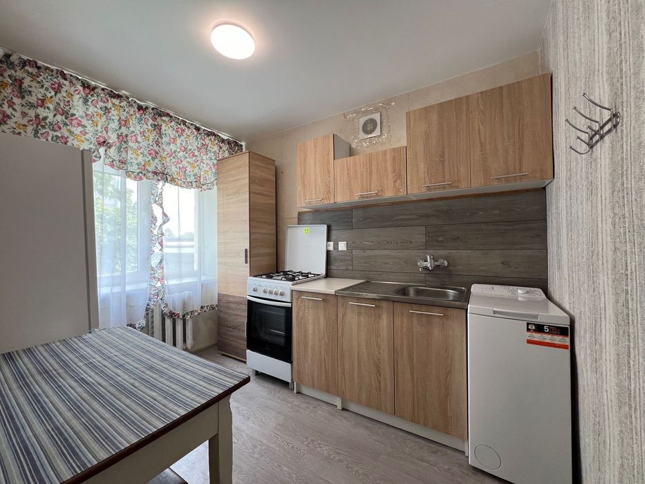 Снимите двухкомнатную квартиру на улице Сухомлинского, Слобожанское