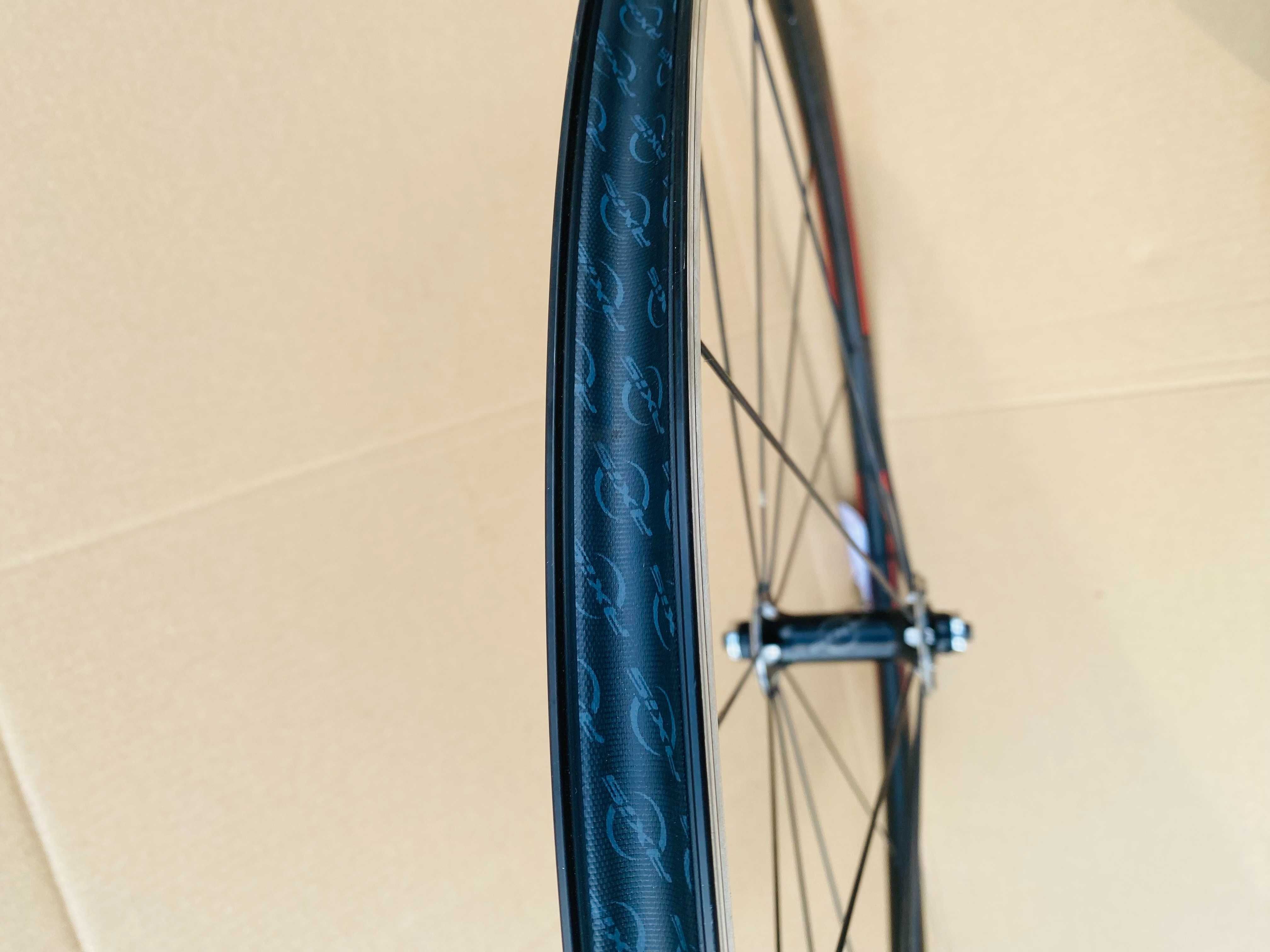 Koło przednie 28" DT SWISS AXIS 2.0 SPECIALIZED Szosowe Przód QR Nowe