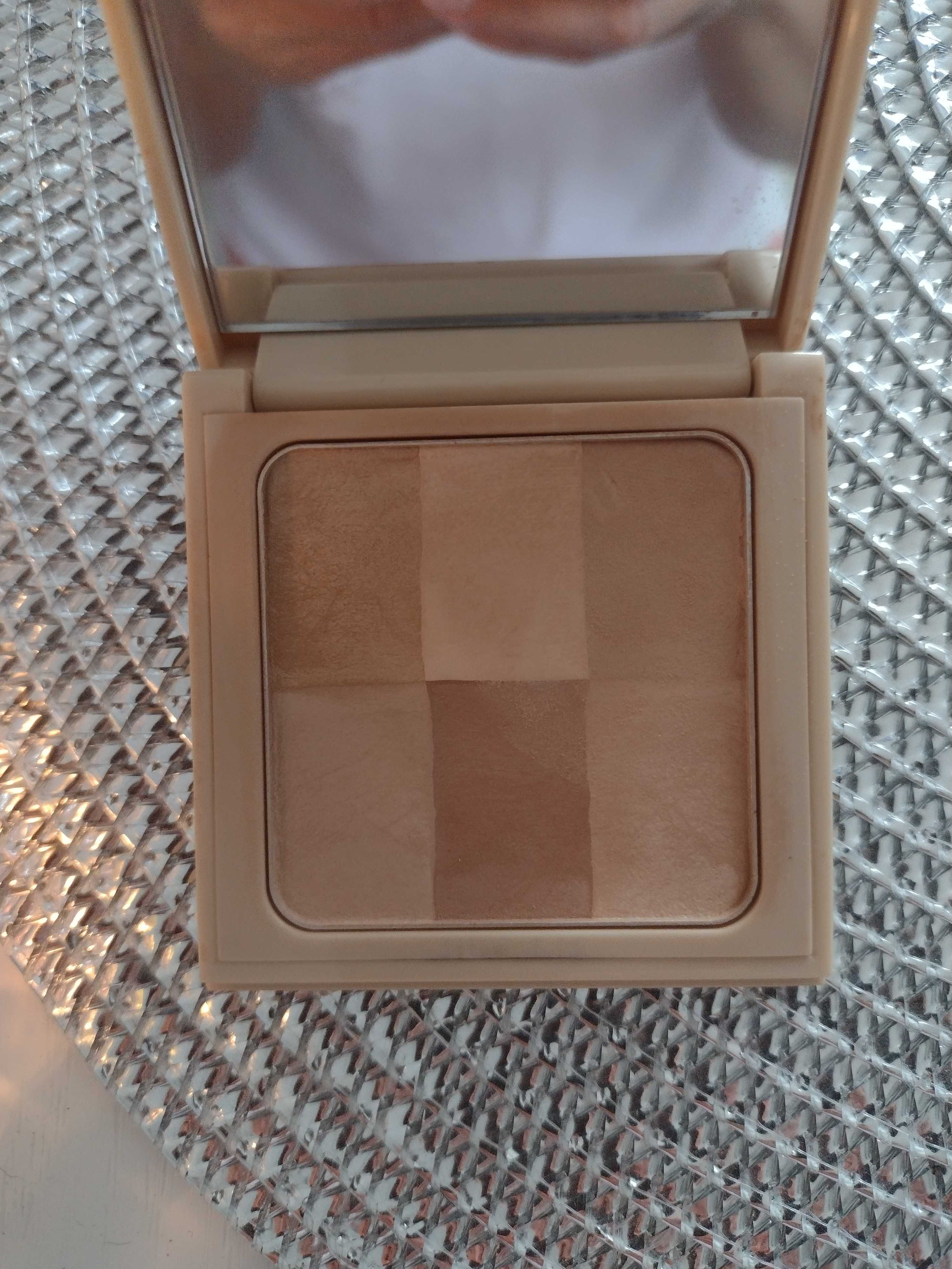 Bobby Brown Nude Finish Illuminating Power Buff