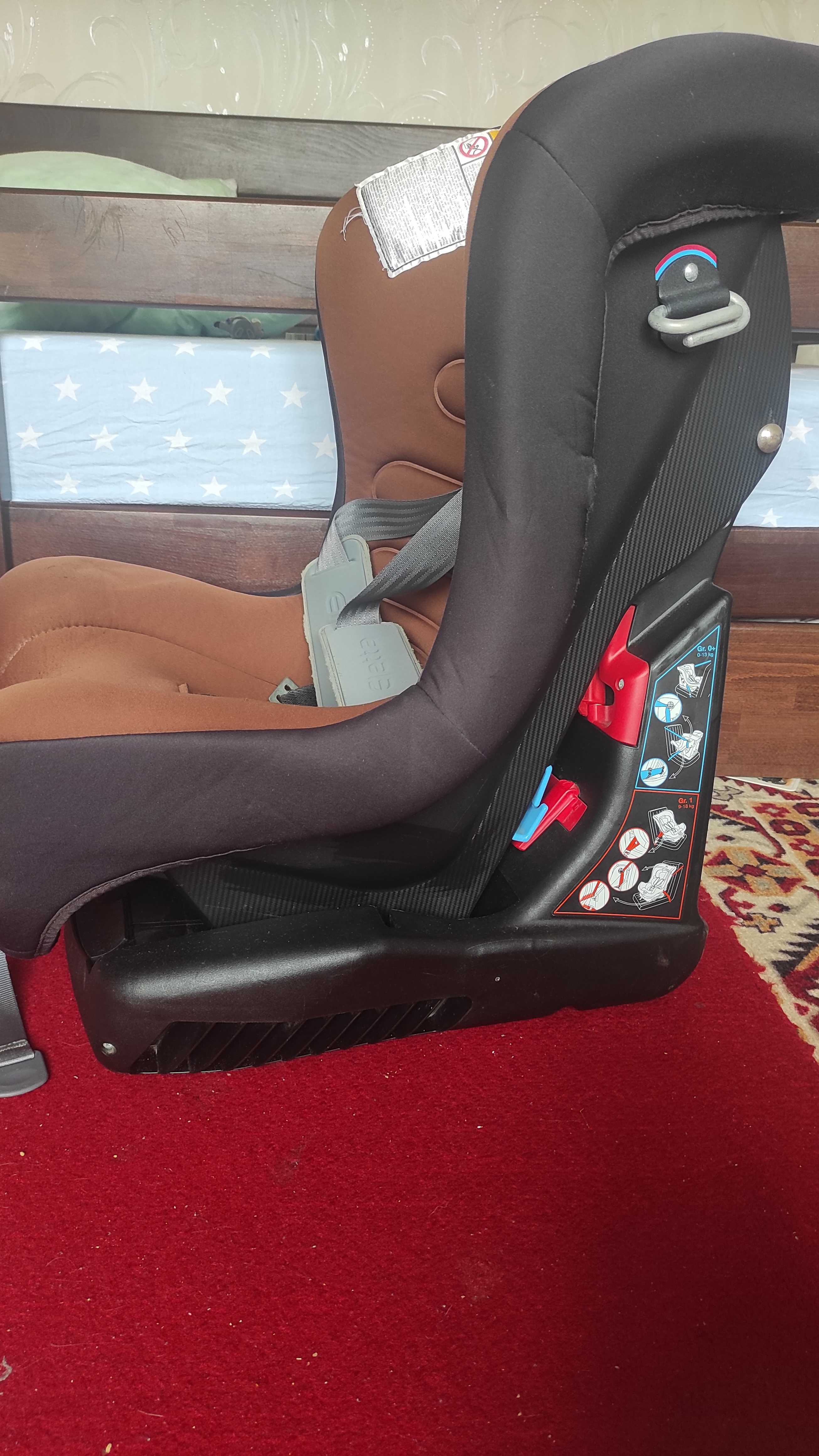 Автокрісло chicco Cosmos, група 0+/1 від 0 до 18 кг