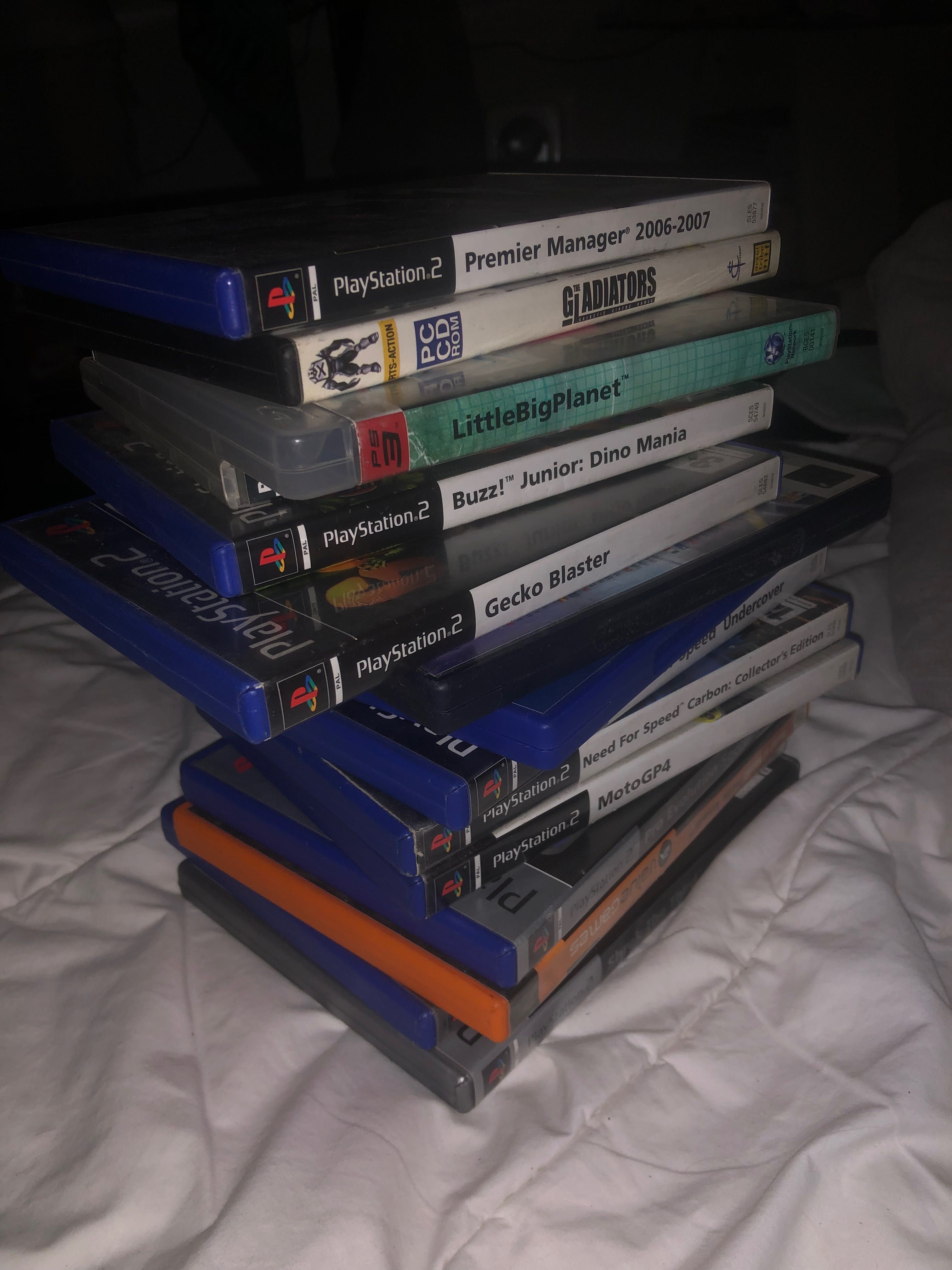 Ps2 c/ 2 comandos, volante, pedais e 14 jogos