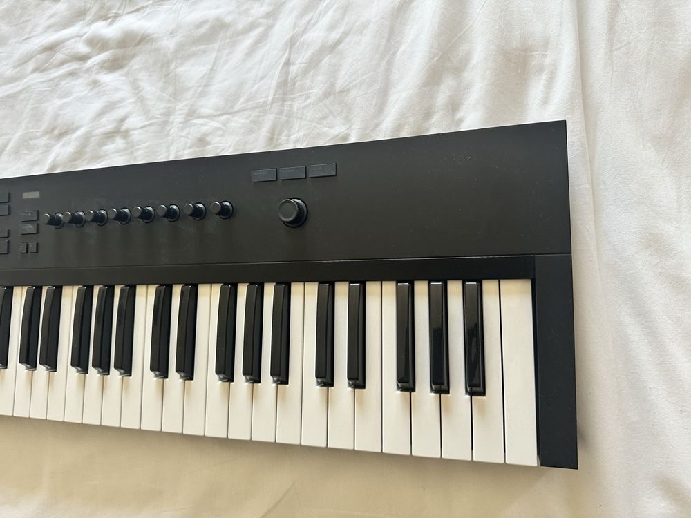 MIDI клавіатура Komplete Kontrol A49
