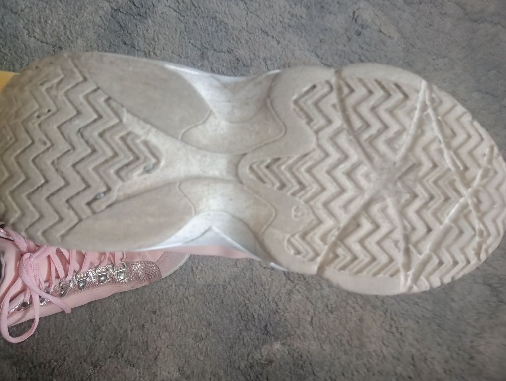 Теплі черевики жіночі