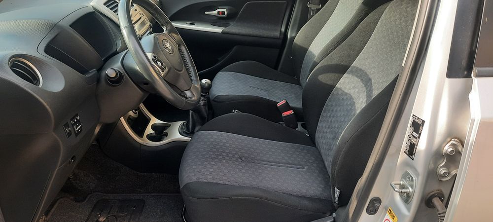 Toyota Urban Cruiser 1,3 DUAL-VVTI  100KM bogate wyposażen