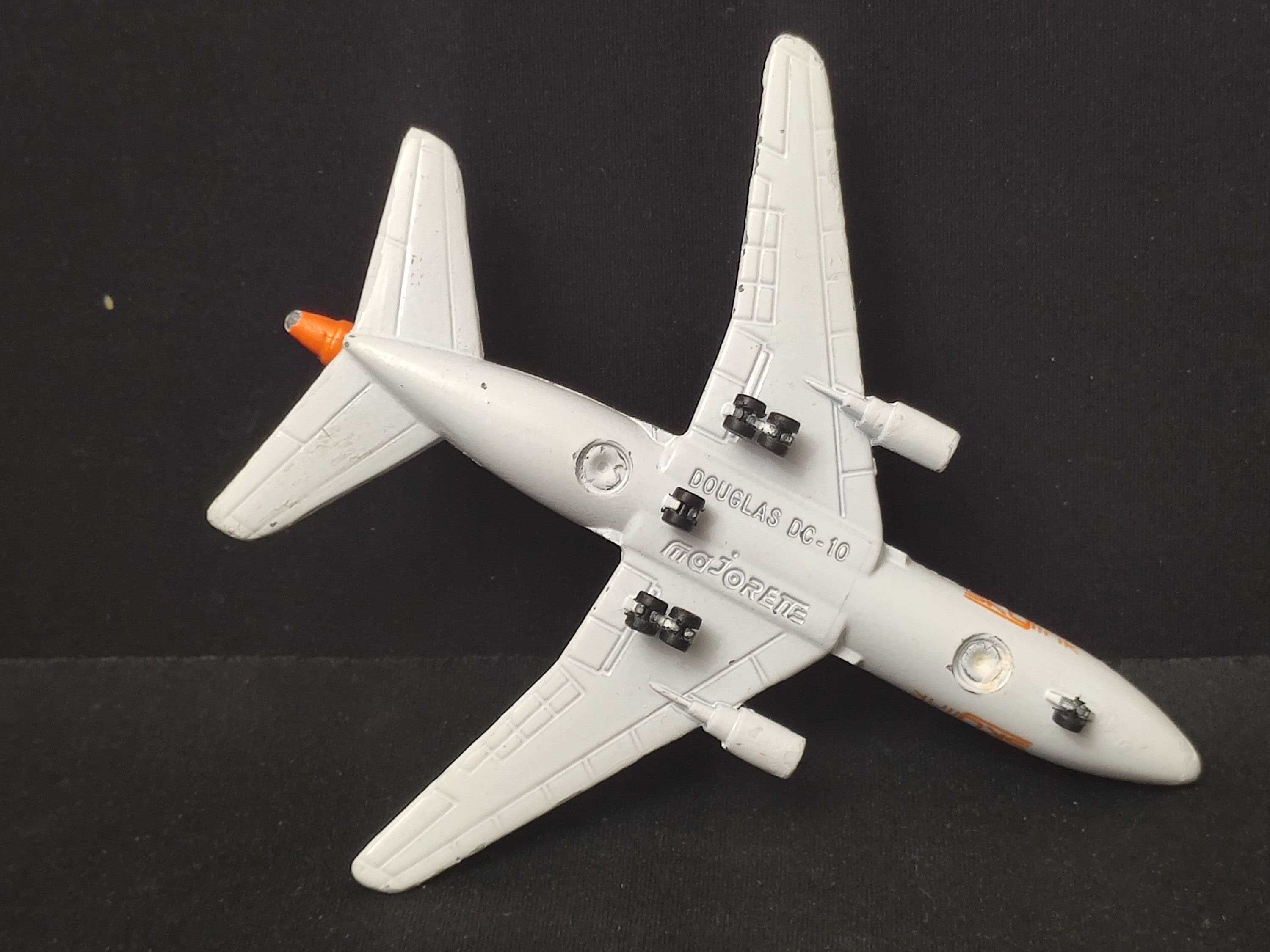 Іграшка, модель літак, самолет Douglas DC-10 Majorette