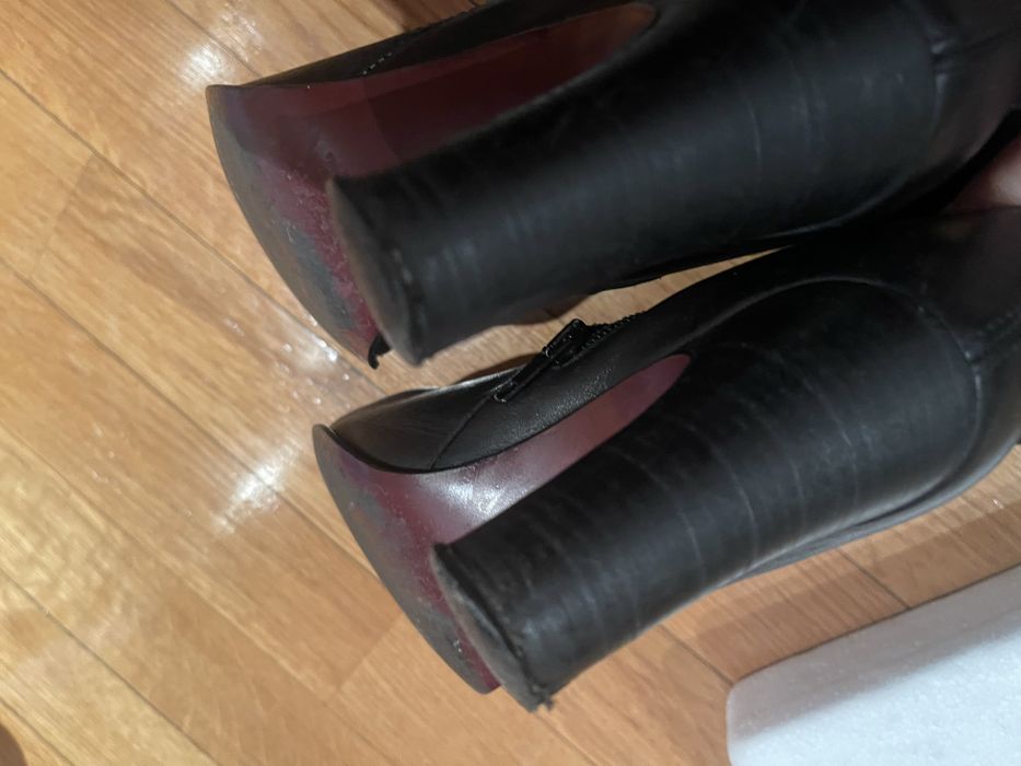 Botas em pela sintetica