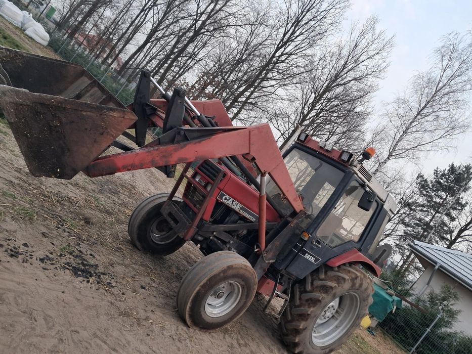 Case 585 XL z turem