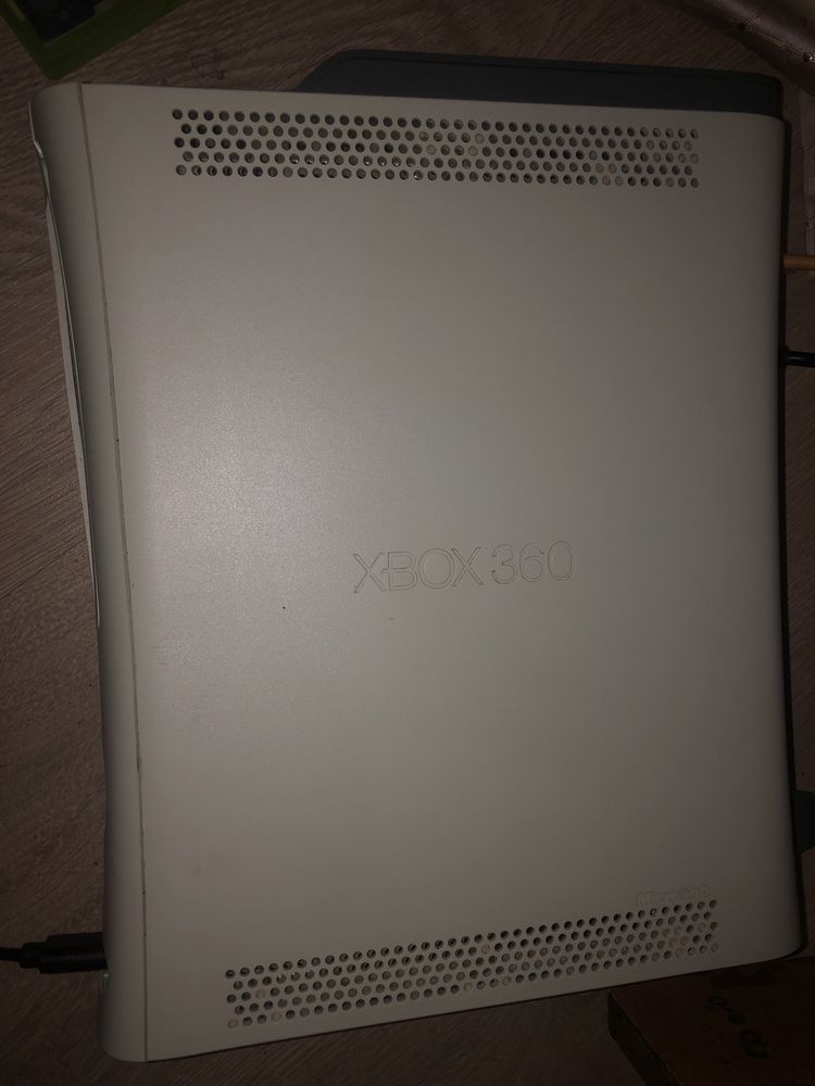 Xbox 360 та 4 гри