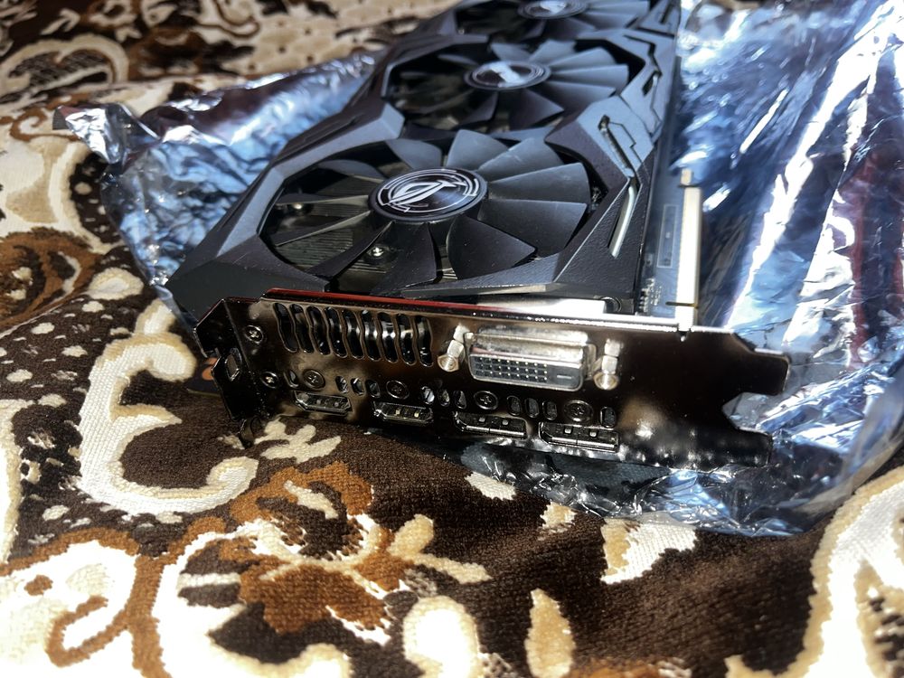Відеокарта Asus-rog-strix-GTX1080TI 11GB