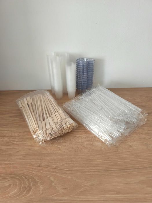 Zestaw 550 szt kieliszki kubki zakraplacze mieszadełka do wosku żywicy