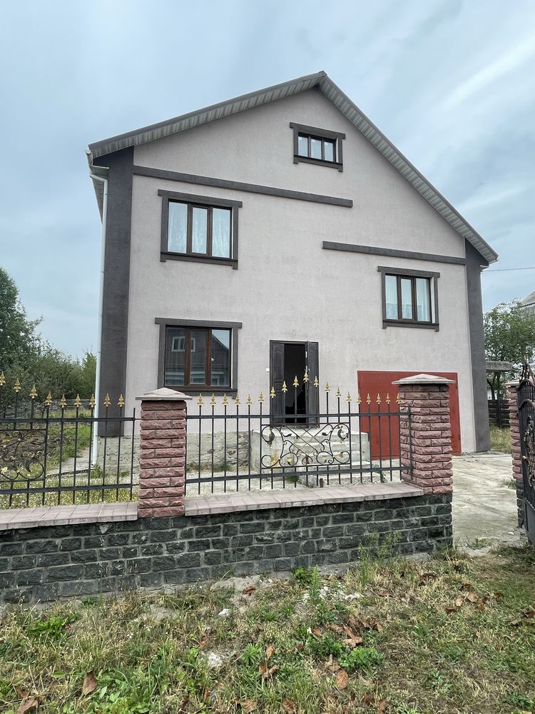 Продається новий двохповерховий будинок в м. Малині