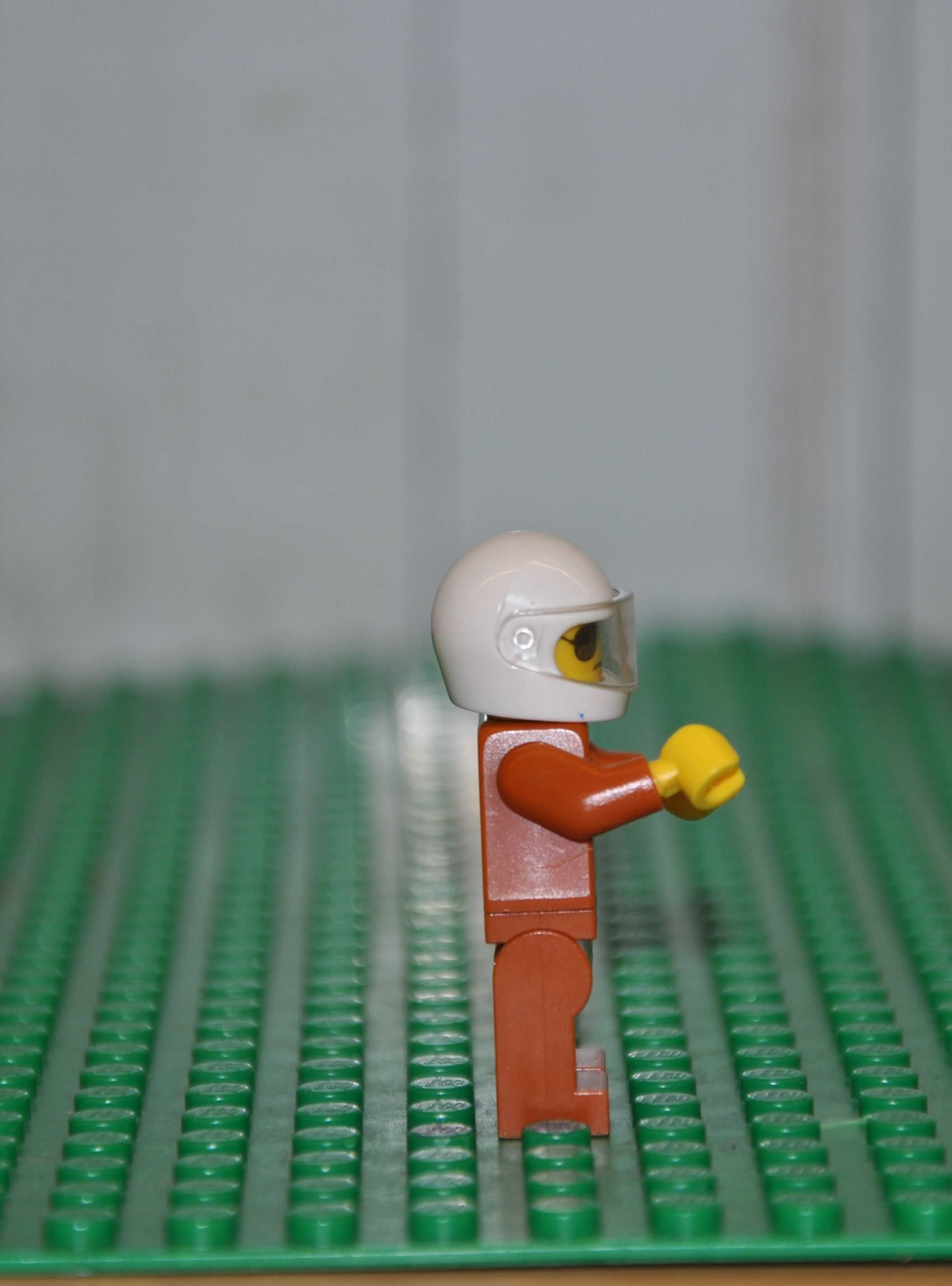F0304. Figurka LEGO Town - twn364 Pilot