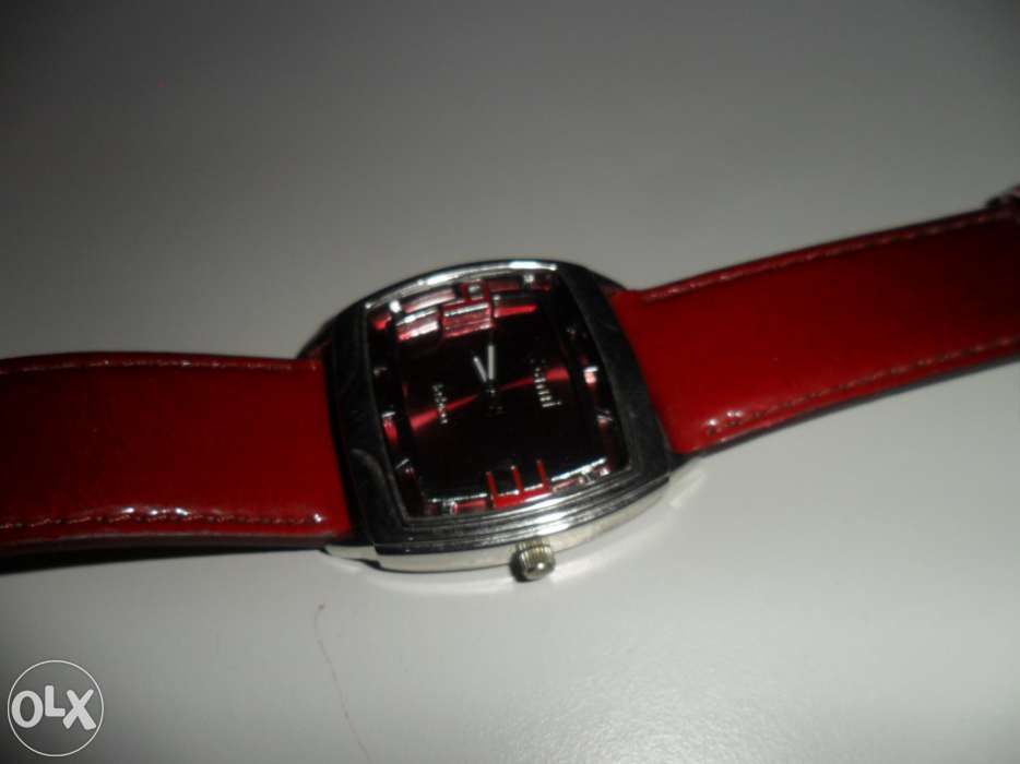 Relógio de senhora vermelho