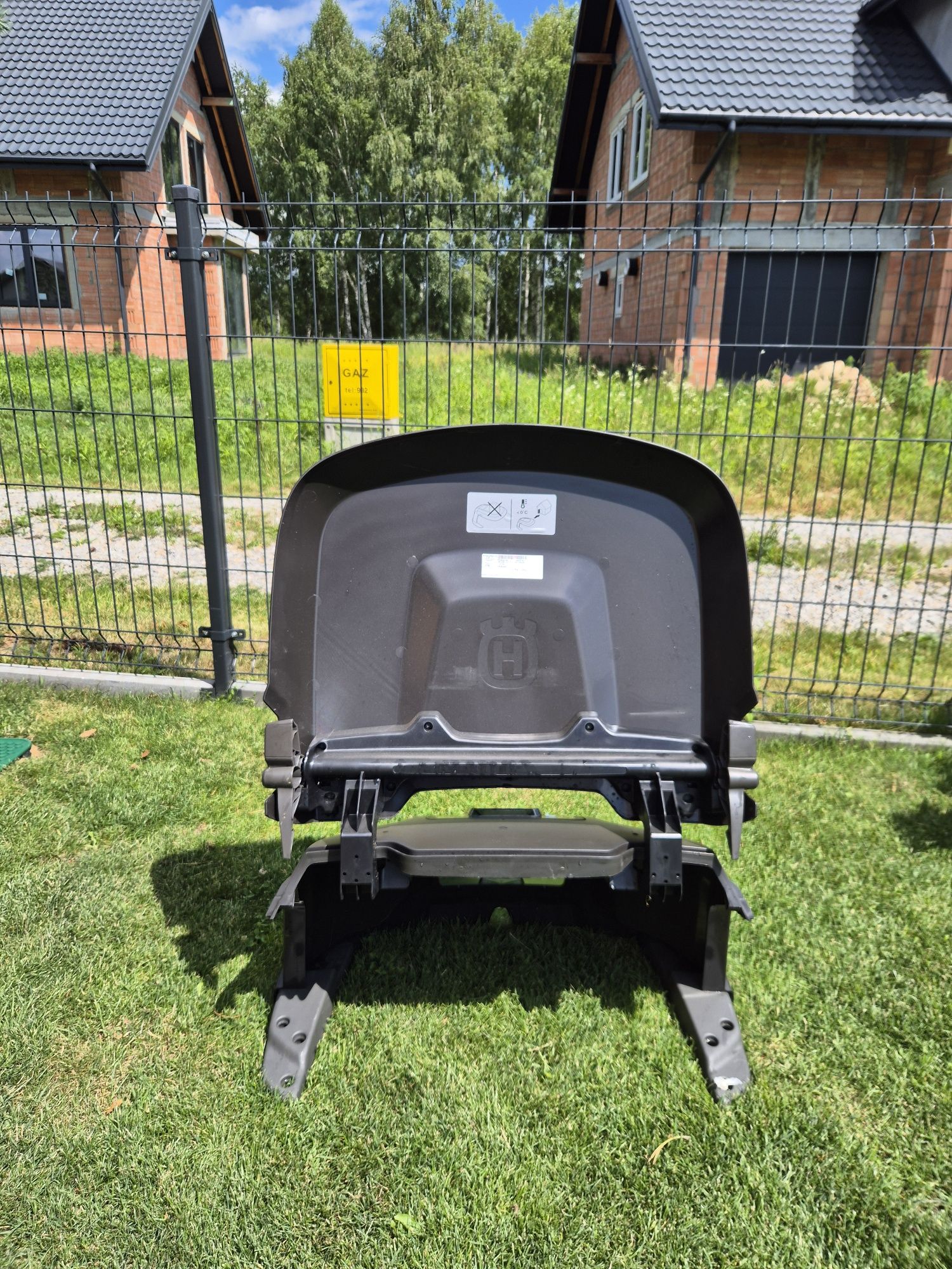 Domek, osłona stacji do kosiarek Automower Husqvarna 305,405X, 310