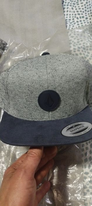 Bonés Volcom e element novos