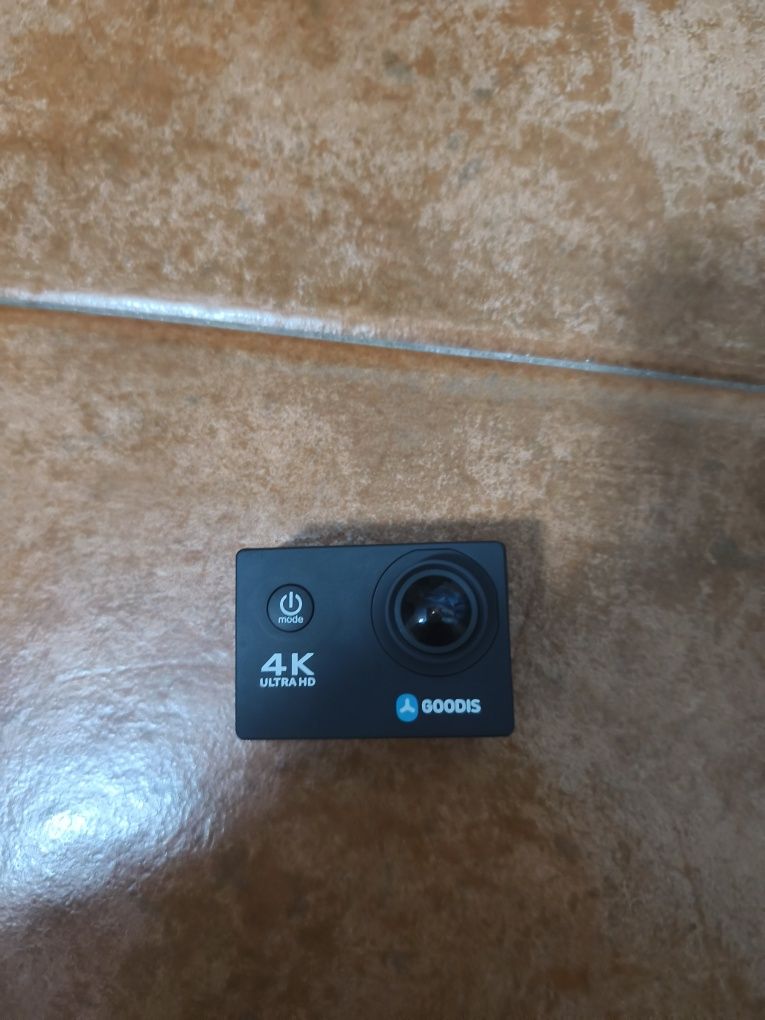 Câmara goodis com suporte para capacete