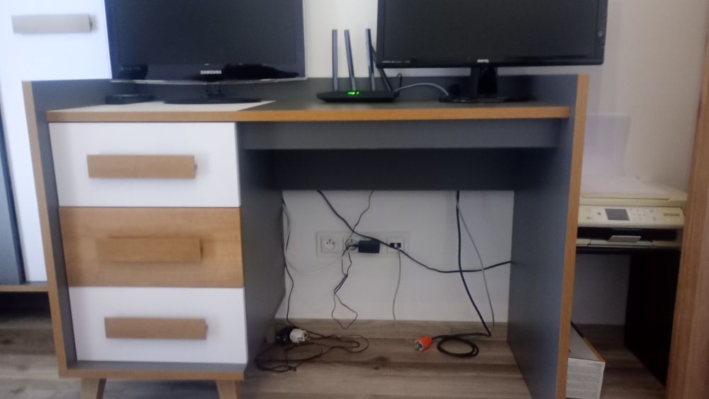 Biurko komputerowe z fotelem