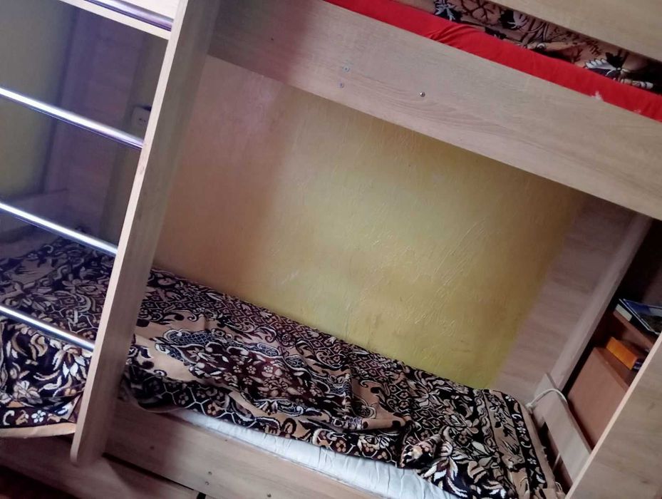 Двоярусне ліжко з матрацами