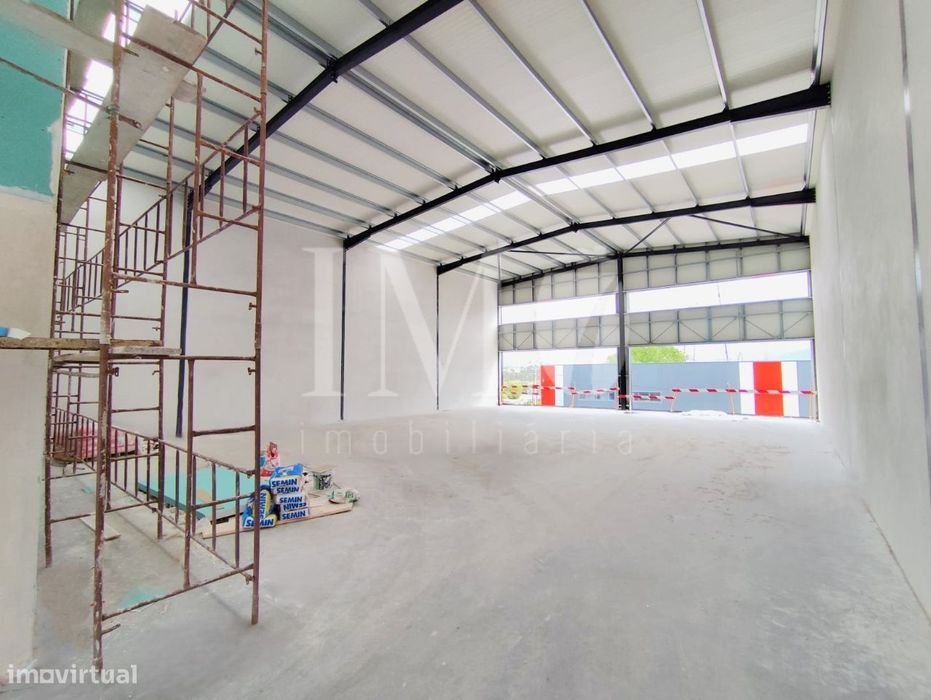 Armazém Comercial com 370m2 - Vila Verde, Braga