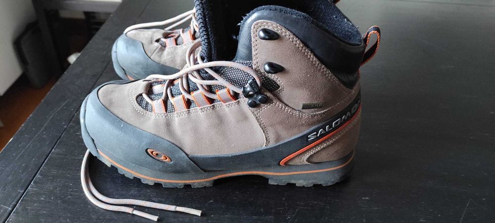 Botas Salomon tamanho 42 como novas