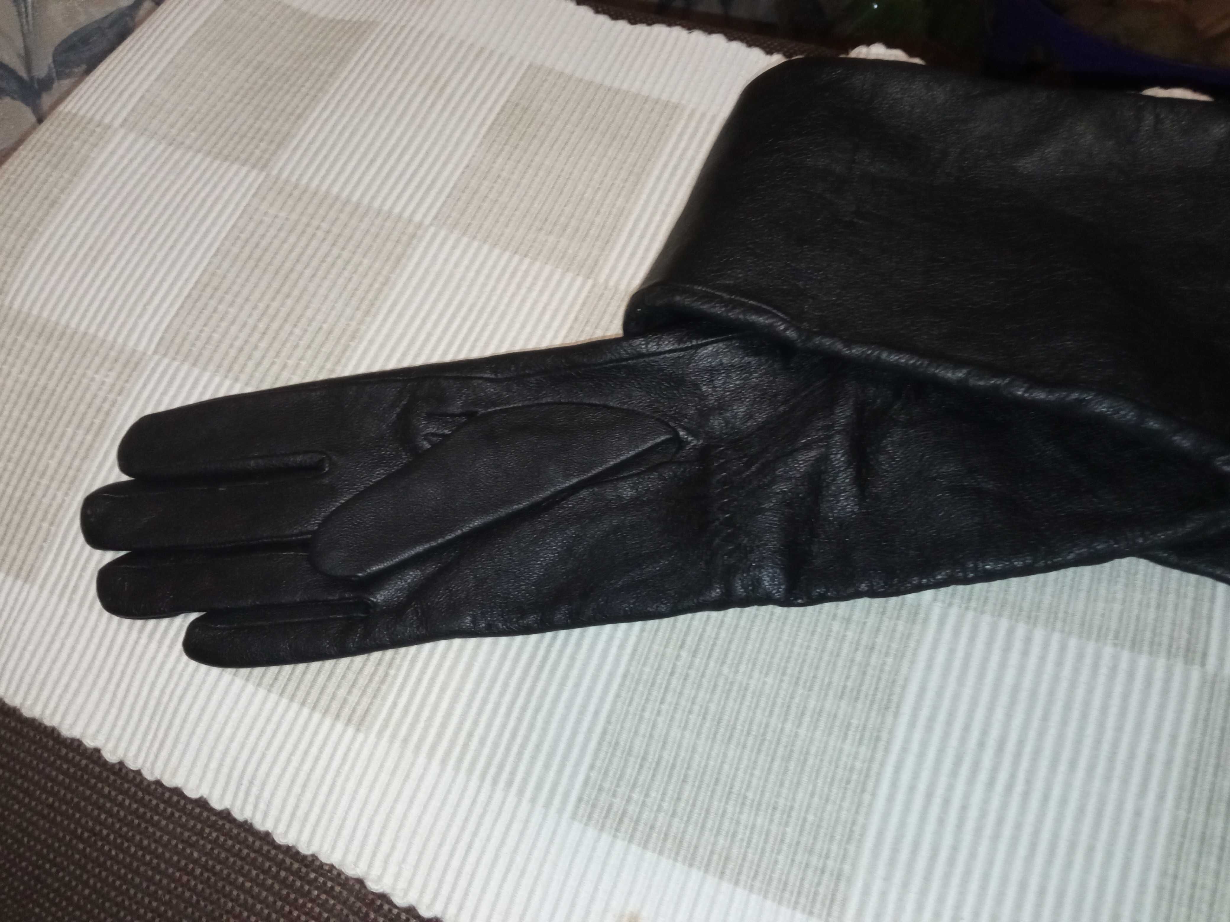 Продам кожаные удлиненные  перчатки новые"