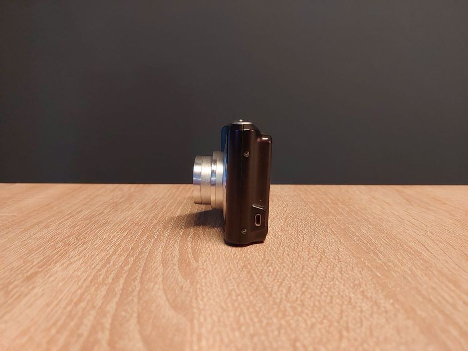 Sony Cyber-shot DSC-S2000 цифровий фотоапарат