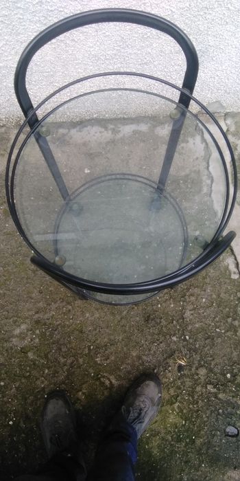 Móvel redondo em vidro